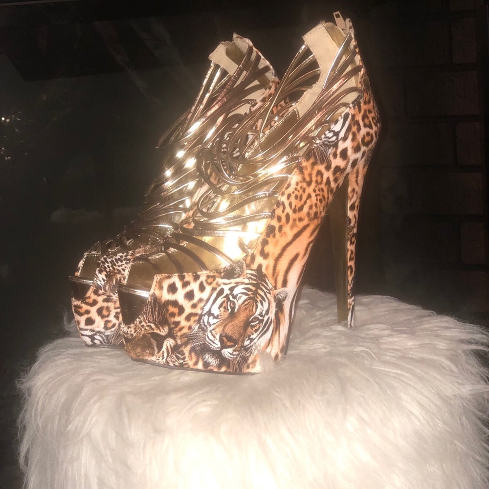 Tiger Gold heels💛!